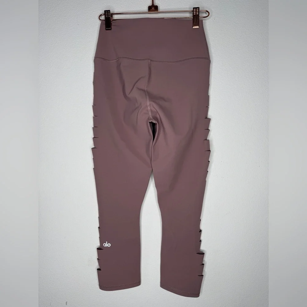 NWOT ALO YOGA High Waist Slice Capri Leggings for Yoga Pants SMALL